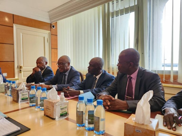 SEANCE DE TRAVAIL ENTRE LE MINISTRE DES COMPTES PUBLICS ET LES REPRESENTANTS D&rsquo;ASSOCIATIONS DES RETRAITES DU GABON