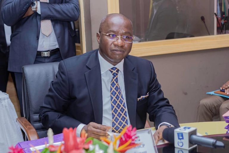 Passation de charges entre Sosthène OSSOUNGOU NDIBANGOYE et Edith EKIRI MOUNOMBI épouse OYOUOMI